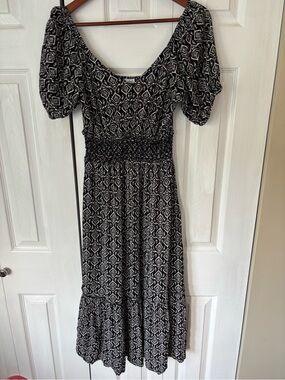 Devoted Black and White Patterned Puff Sleeve Maxi Dress Size Large